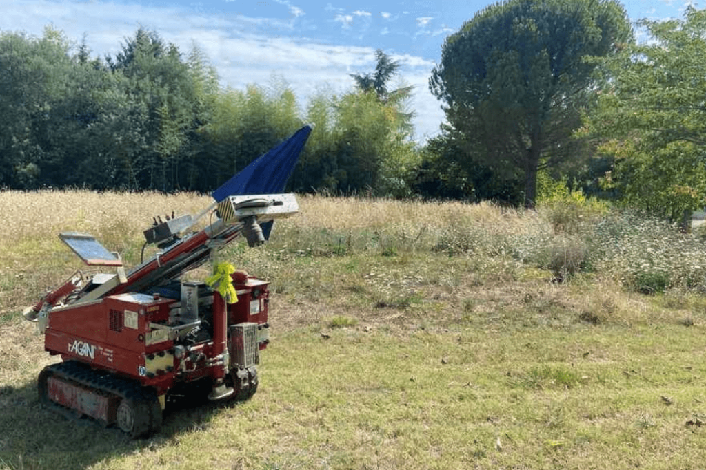 Ingénieur géotechnicien réalisant une étude de sol G1 à Gaillac pour un terrain constructible.