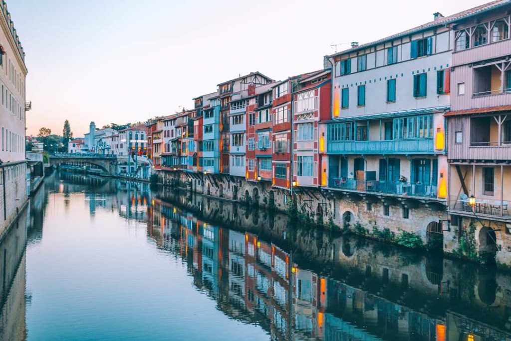 Réalisation d'un sondage pressiométrique pour une étude de sol à Castres, essentiel pour définir la profondeur des fondations en zone argileuse.